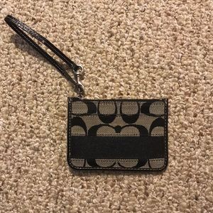 🆕 coach signature wallet with wristlet